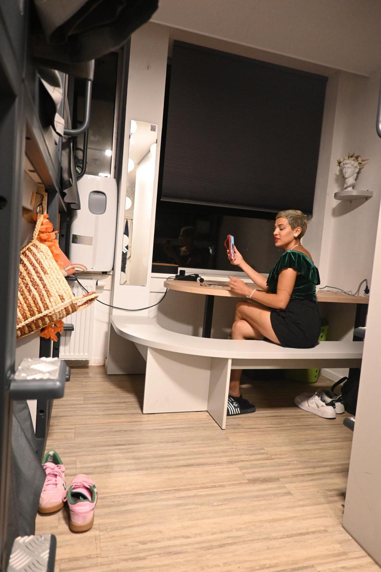 Single Capsule a room other capsules